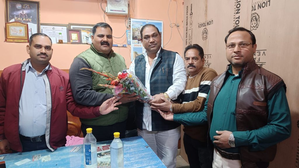 क्षत्रिय महासभा के राष्ट्रीय अध्यक्ष का गाजियाबाद पहुंचने पर भव्य स्वागत